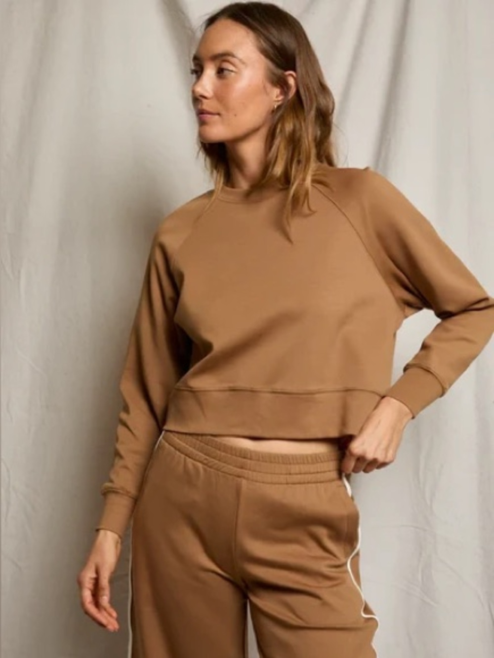 Perfect White Tee Nell Sweatshirt in Mocha
